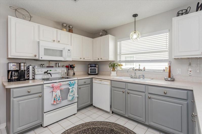 Upgraded 2-Toned Painted Cabinets w/Custom Pull-Outs 2020