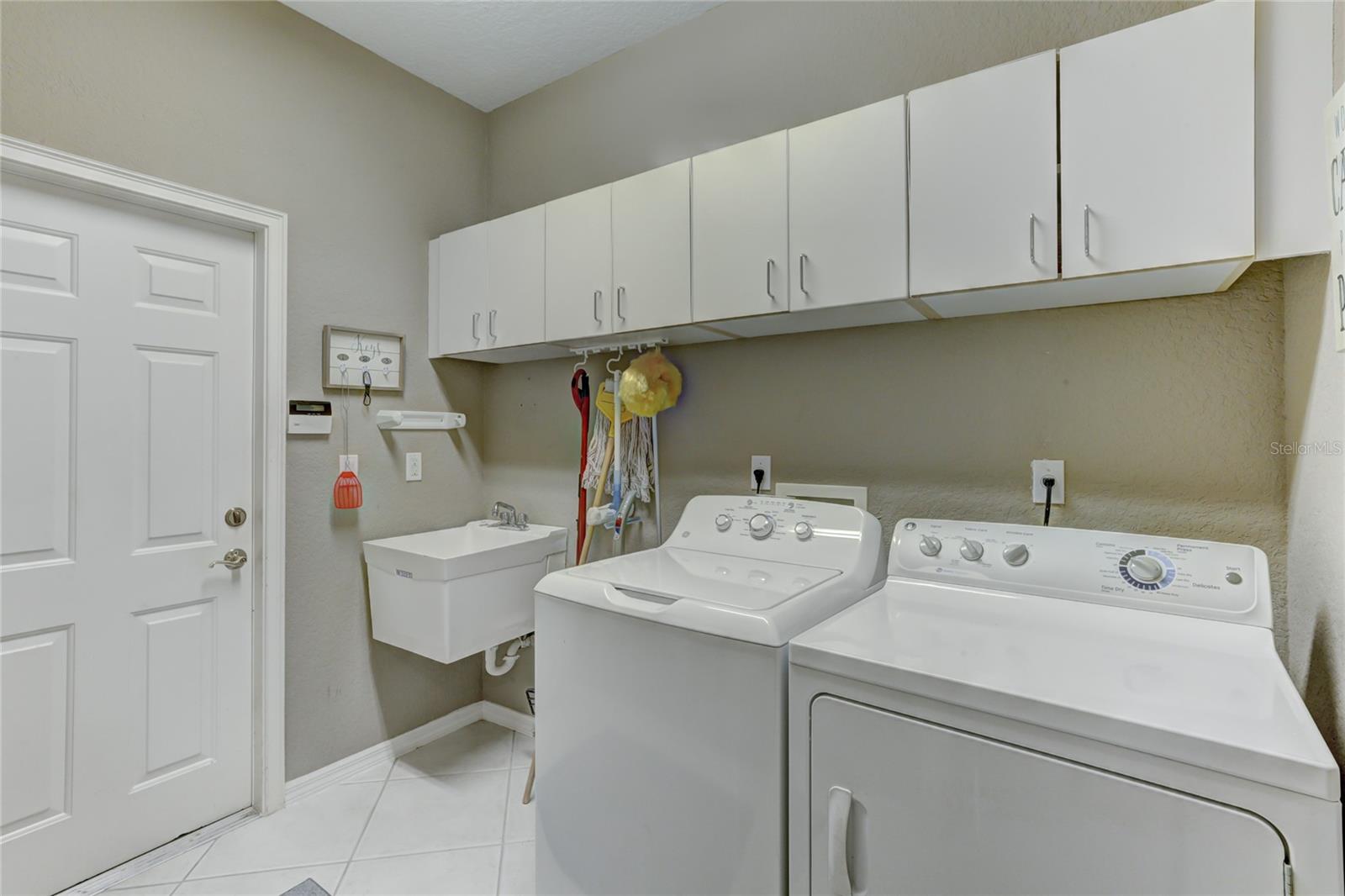 great laundry room area