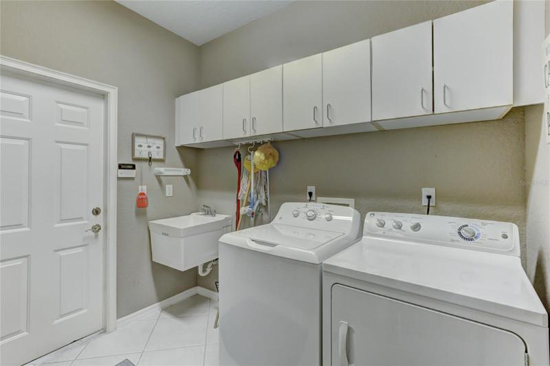 great laundry room area