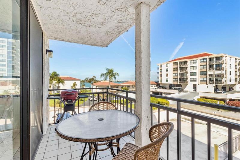 You'll enjoy spending time in your perch overlooking paradise!  Electric grills are allowed.