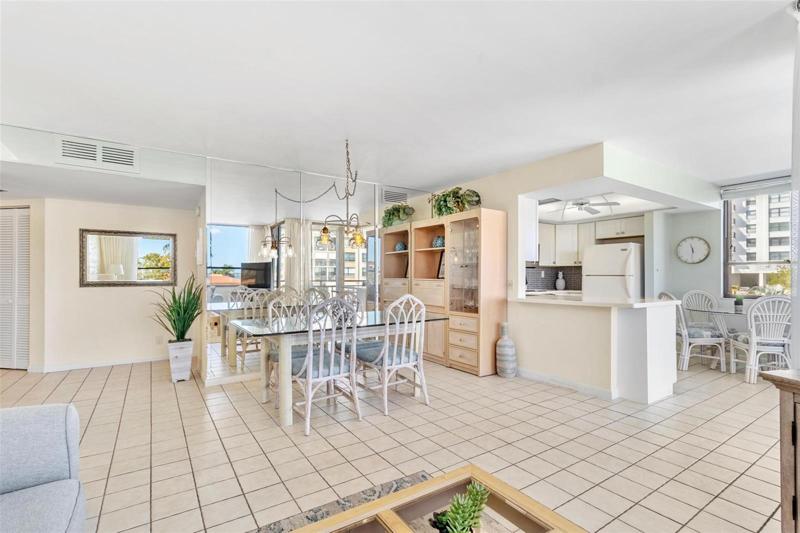Cozy, yet open floorplan is very comfortable.