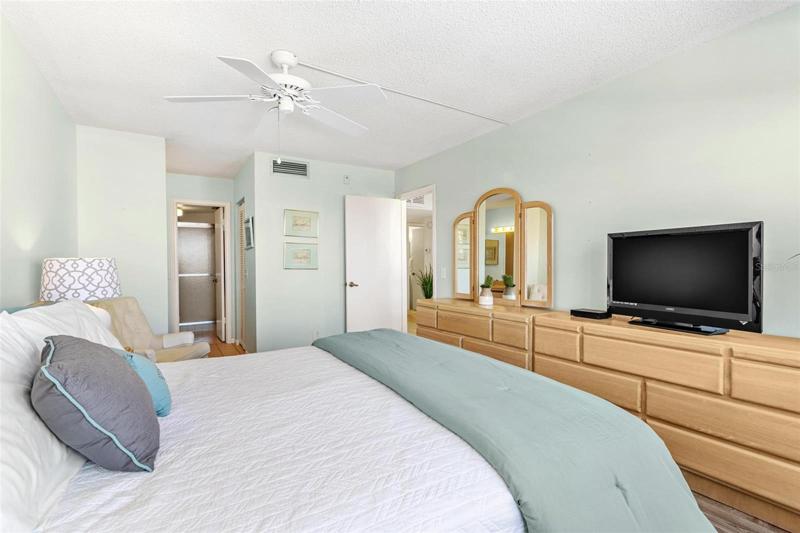 Very spacious primary bedroom has plenty of room!