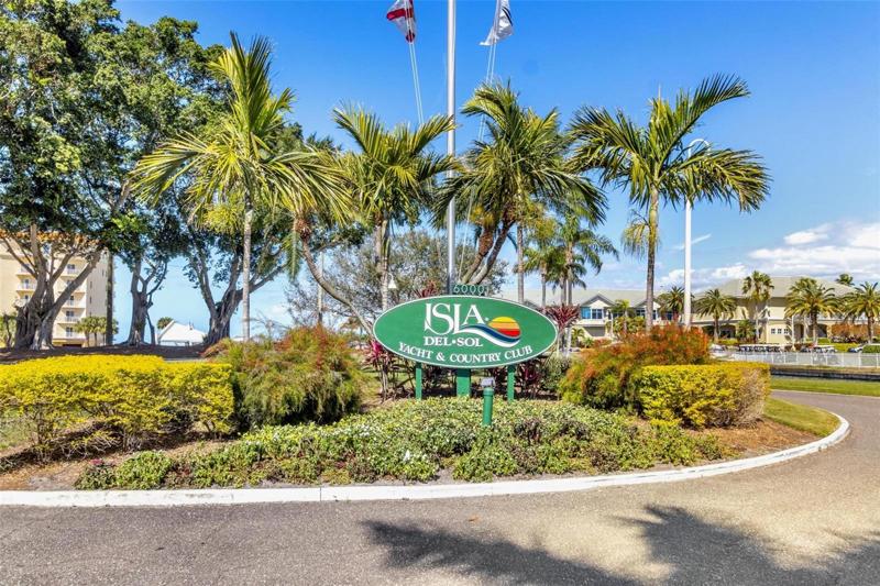 Tropical entry onto Sun Blvd