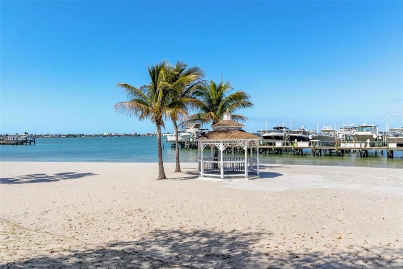 Isla del Sol Yacht & Country Club amenities