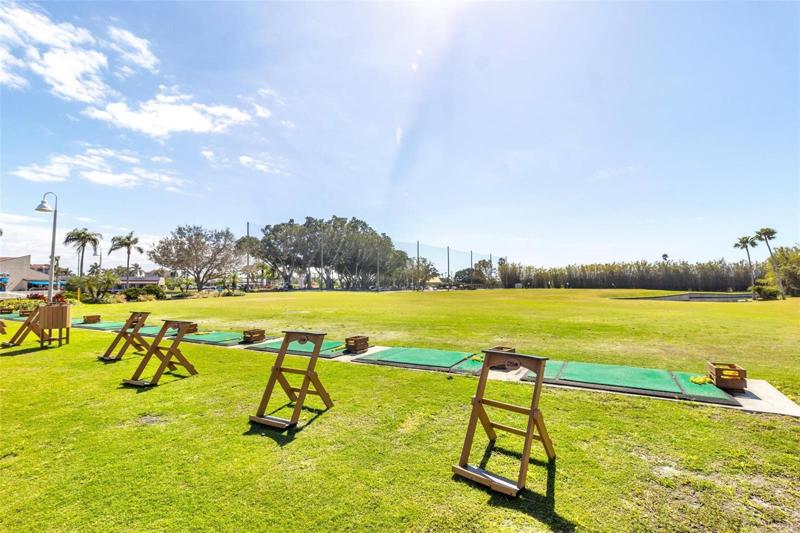Golfing community (with membership)