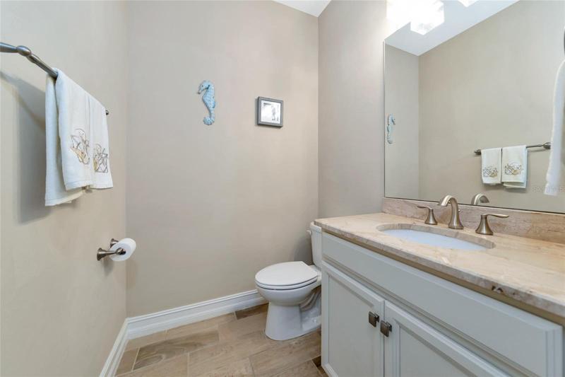 Main bathroom on the first floor