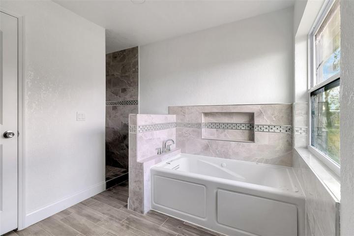 Master math jet tub & walk-in shower