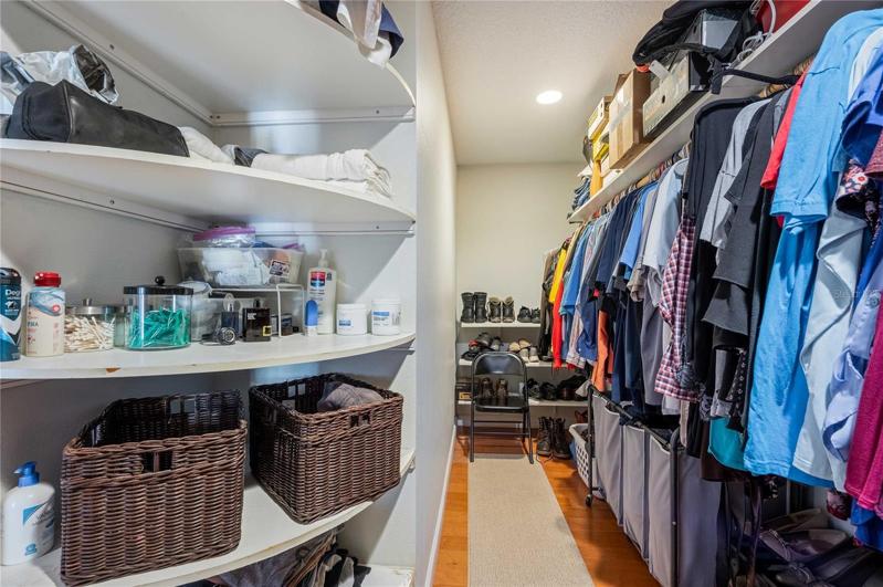 Master #1 Walkin Closet