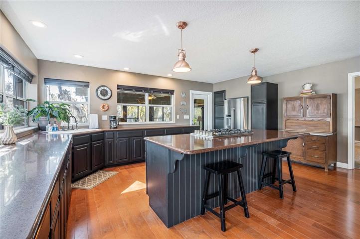 Kitchen with Breakfast Bar