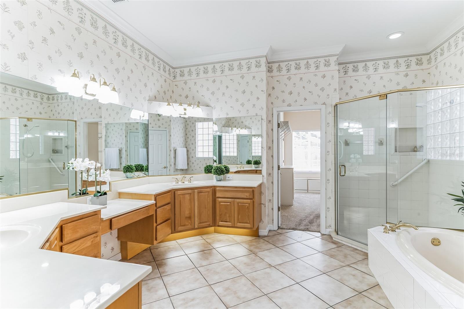 Primary En Suite Bathroom with Shower and Tub