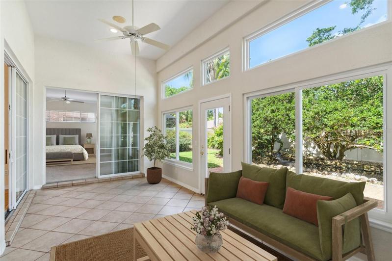 Sunroom with virtual staging