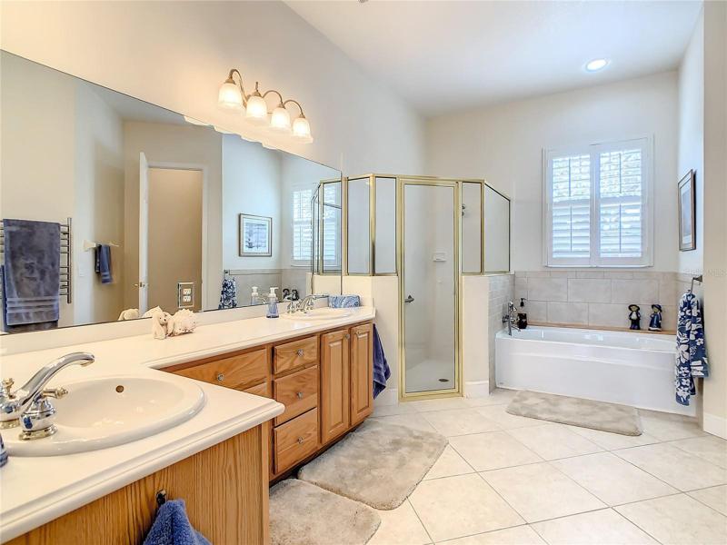 En-suite bath 