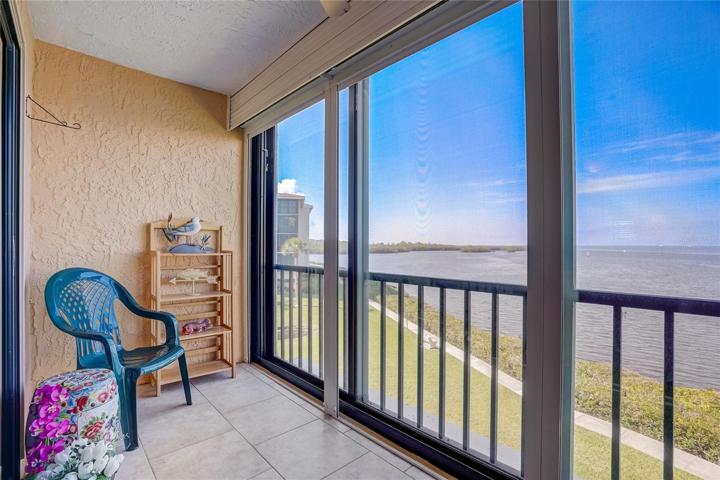 Sliders out to the lanai and THE VIEW!