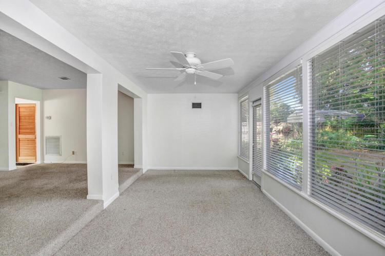 The Florida room is surrounded by windows!!!