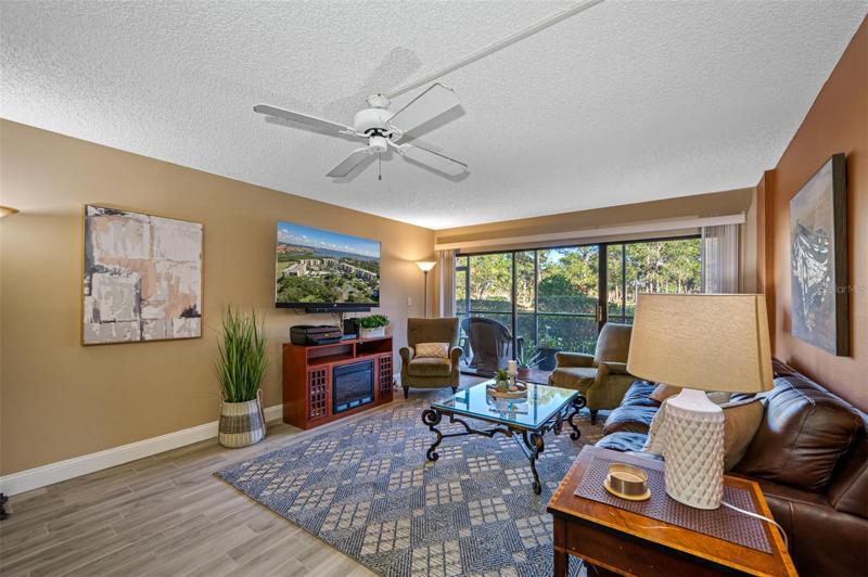 Living room with sliding doors, direct access to the lanai.