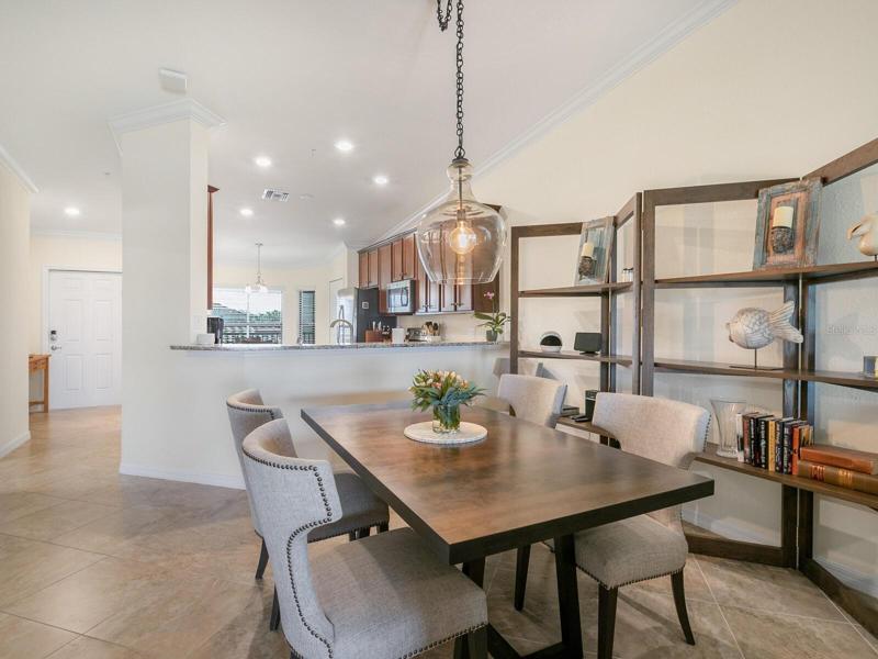 Dining Area hallway to kitchen