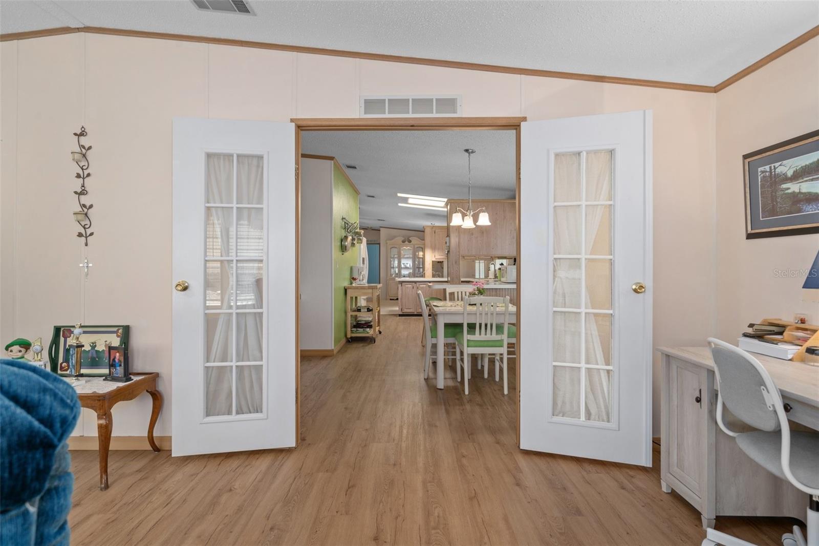 Look at this space-such an inviting space.
