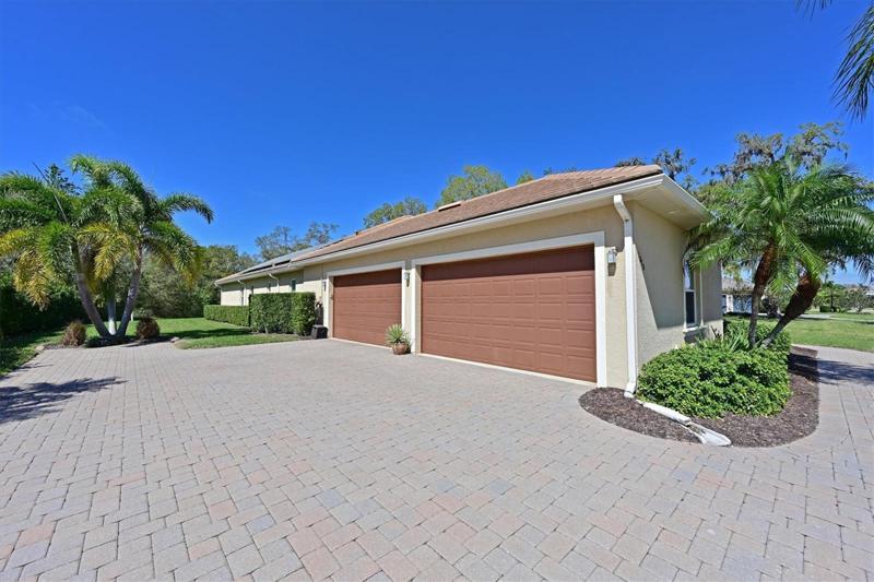 4 car garage!  