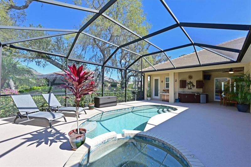 Pool and hottub