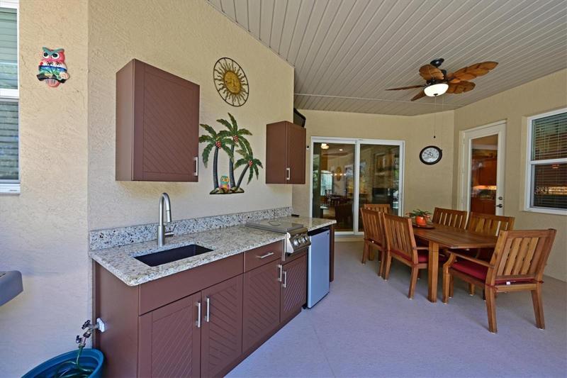 Outdoor kitchen! 