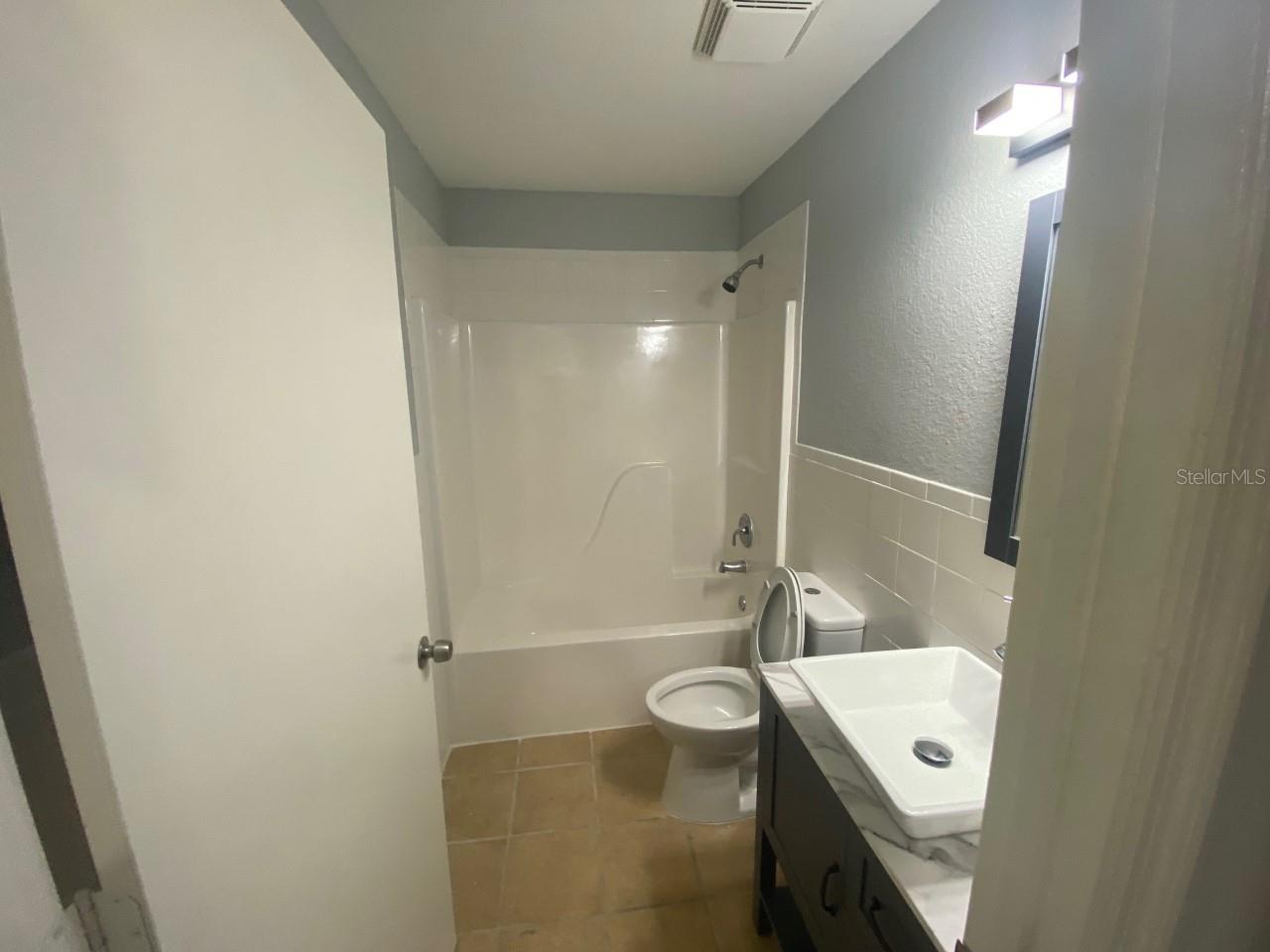 2nd bathroom has bathtub