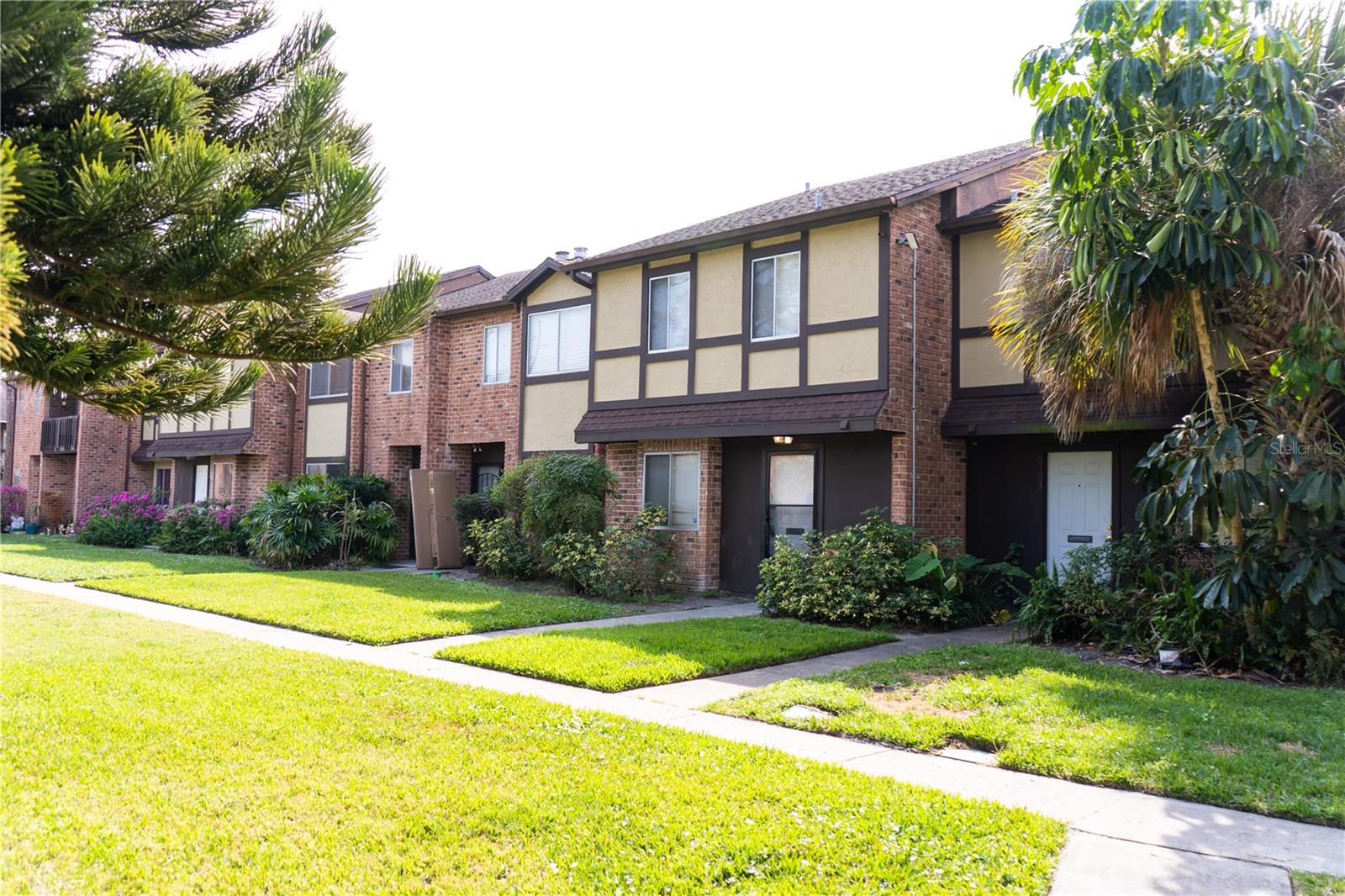 Unit faces a courtyard