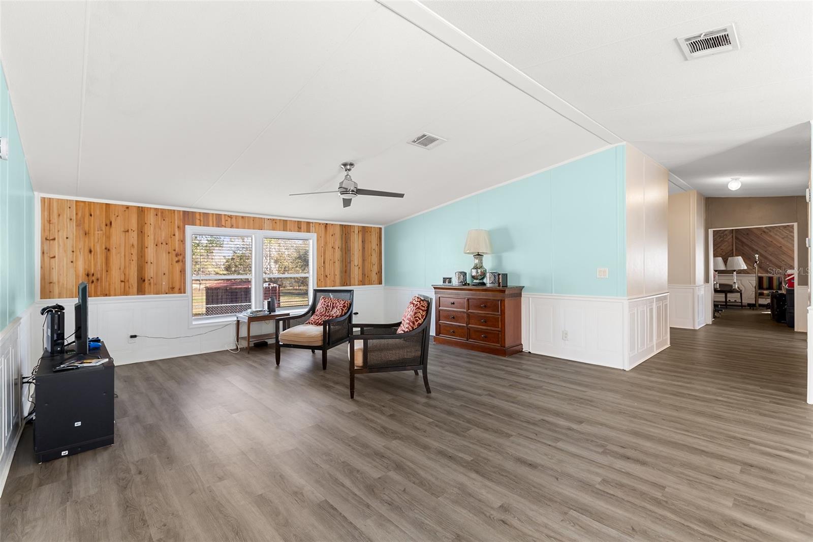 Spacious living room