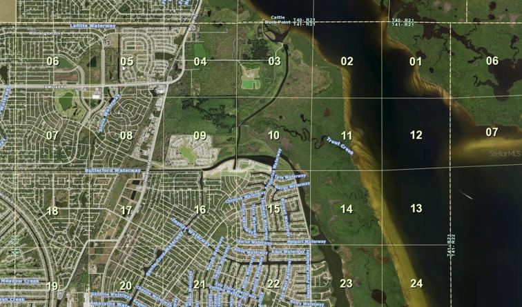 The lock is at the upper center, and leads into the Myakka River.