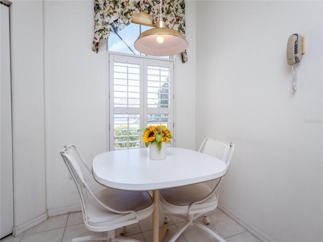 BREAKFAST NOOK
