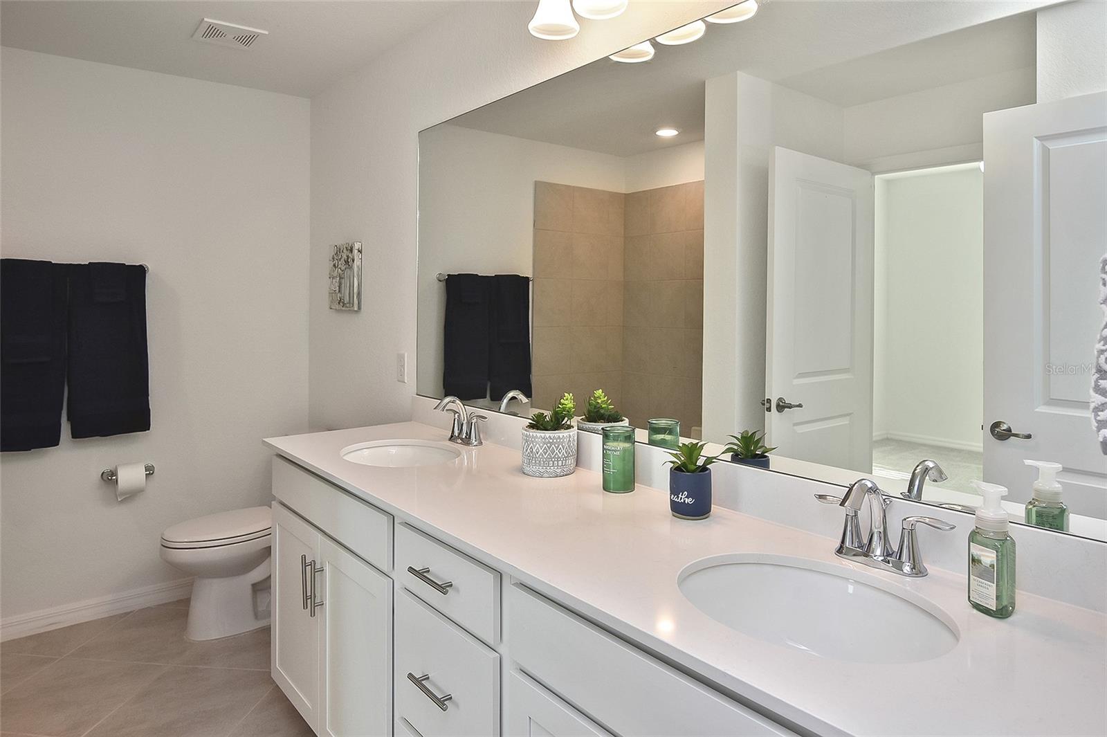 2 nd bathroom