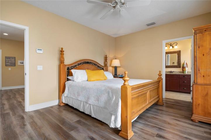 Master bedroom with en-suite bath