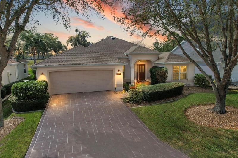 Golf Front 3/2 Magnolia w/2 Car Garage