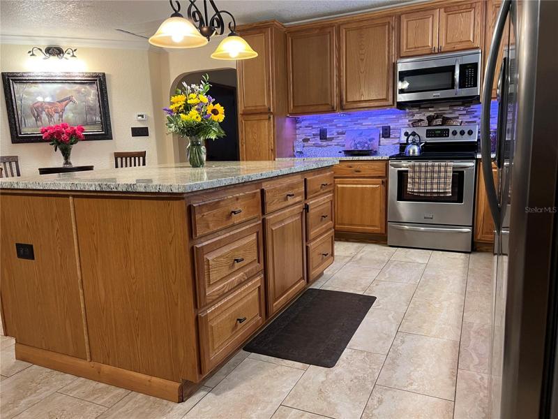 Island with drawers for ample storage