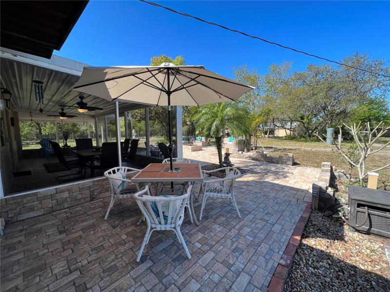 Open air tiled area, great for entertaining