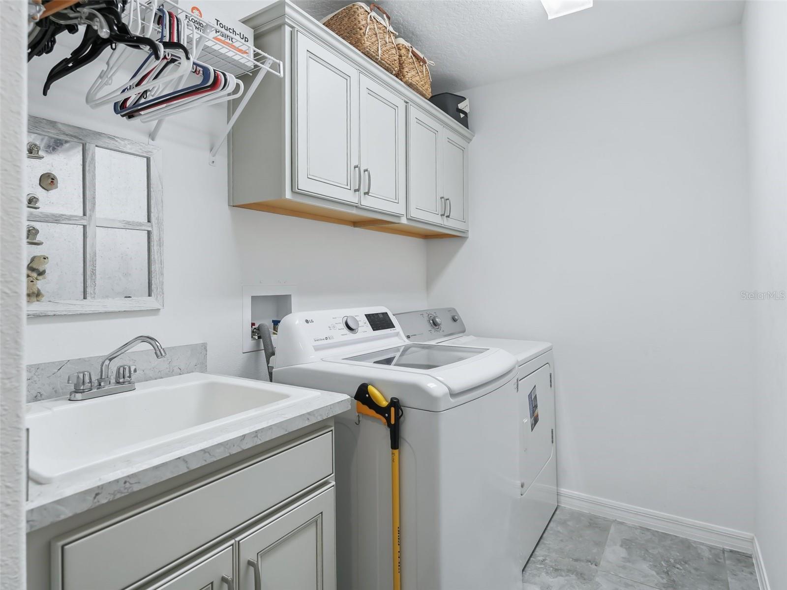 Washer/Dryer with utility sink