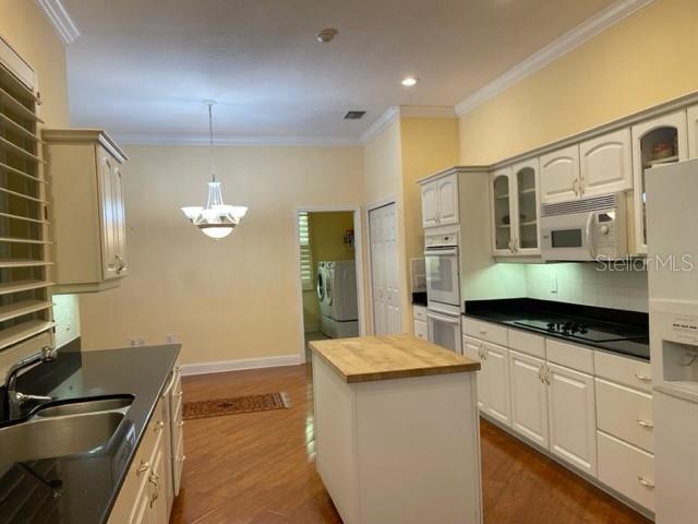 DULE OVEN ON RIGHT