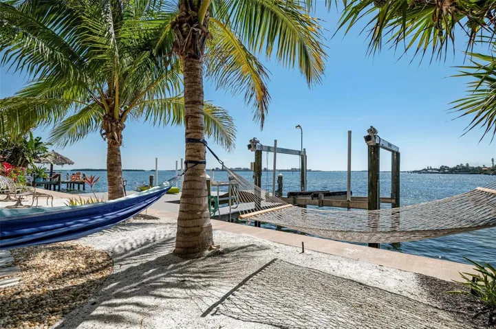 Beautifully maintained grounds overlooking the intercoastal waterways