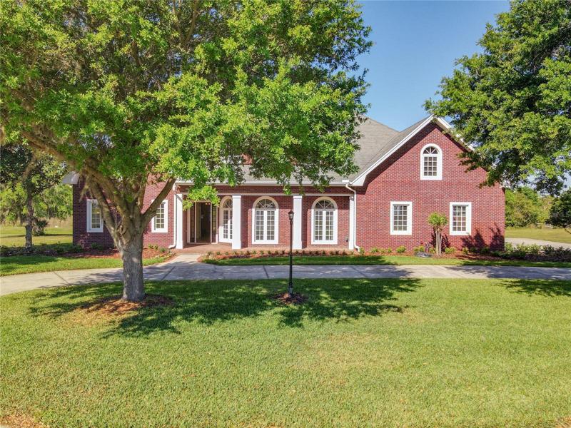 Elegant brick lakefront home