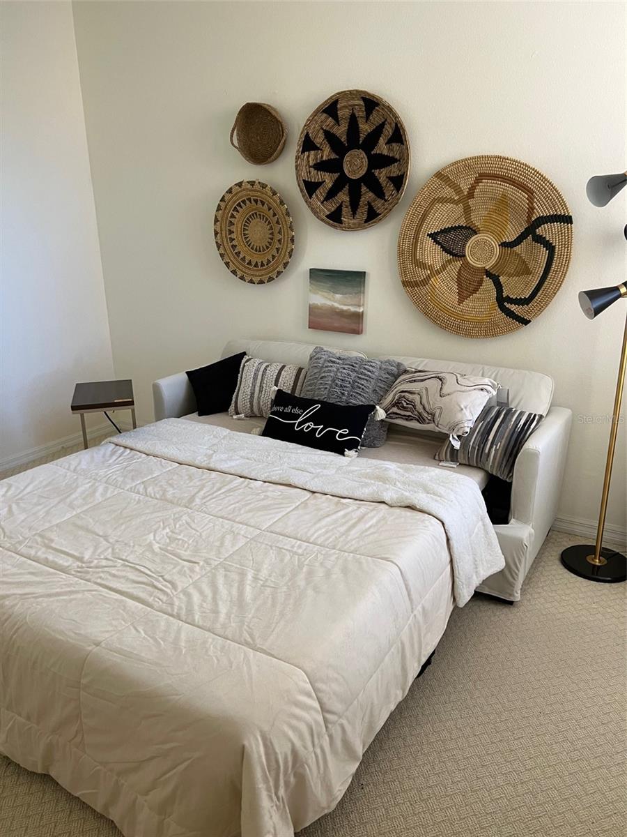 Ensuite guest bedroom
