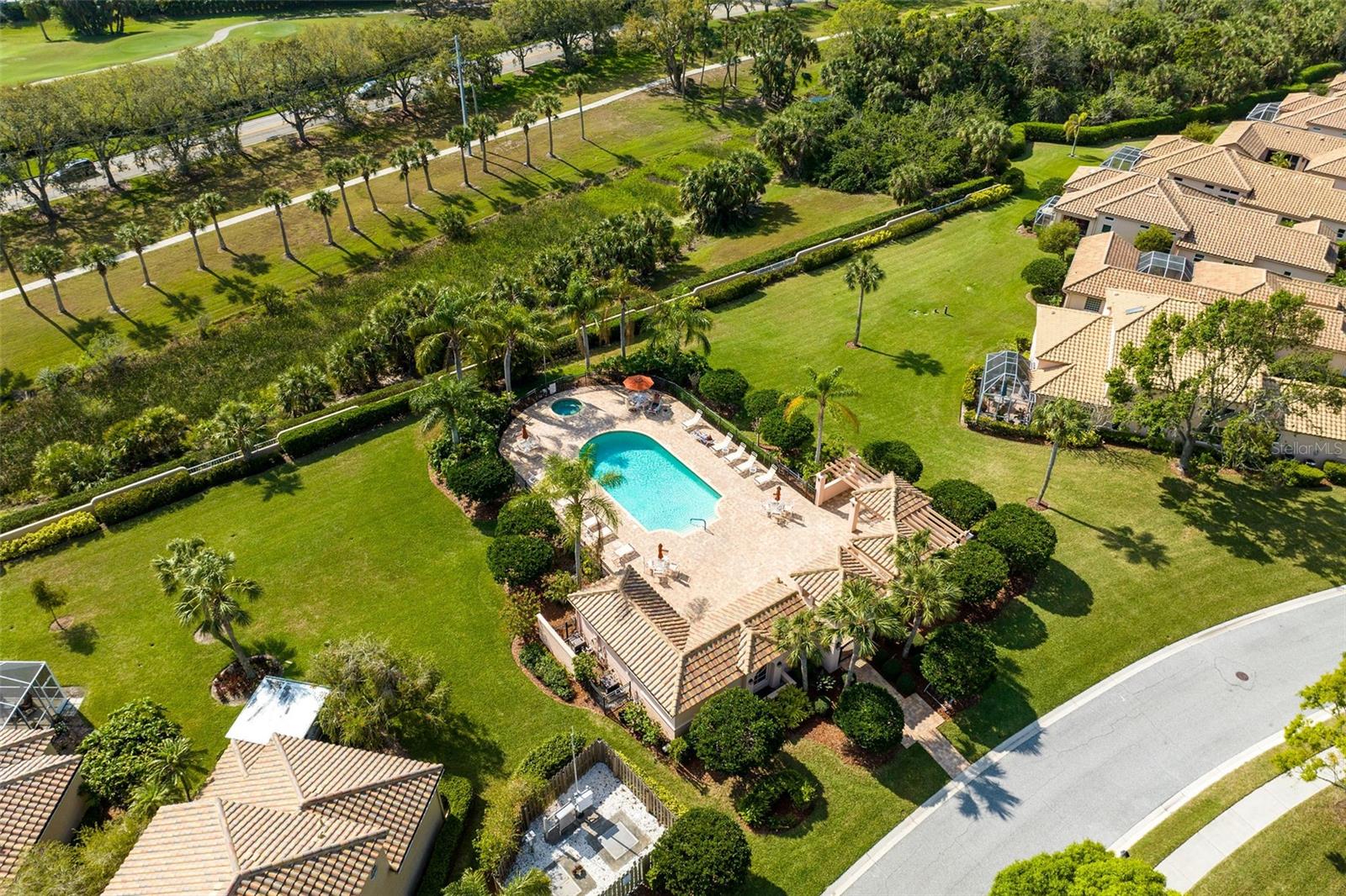 Overview of the Mira Lago pool