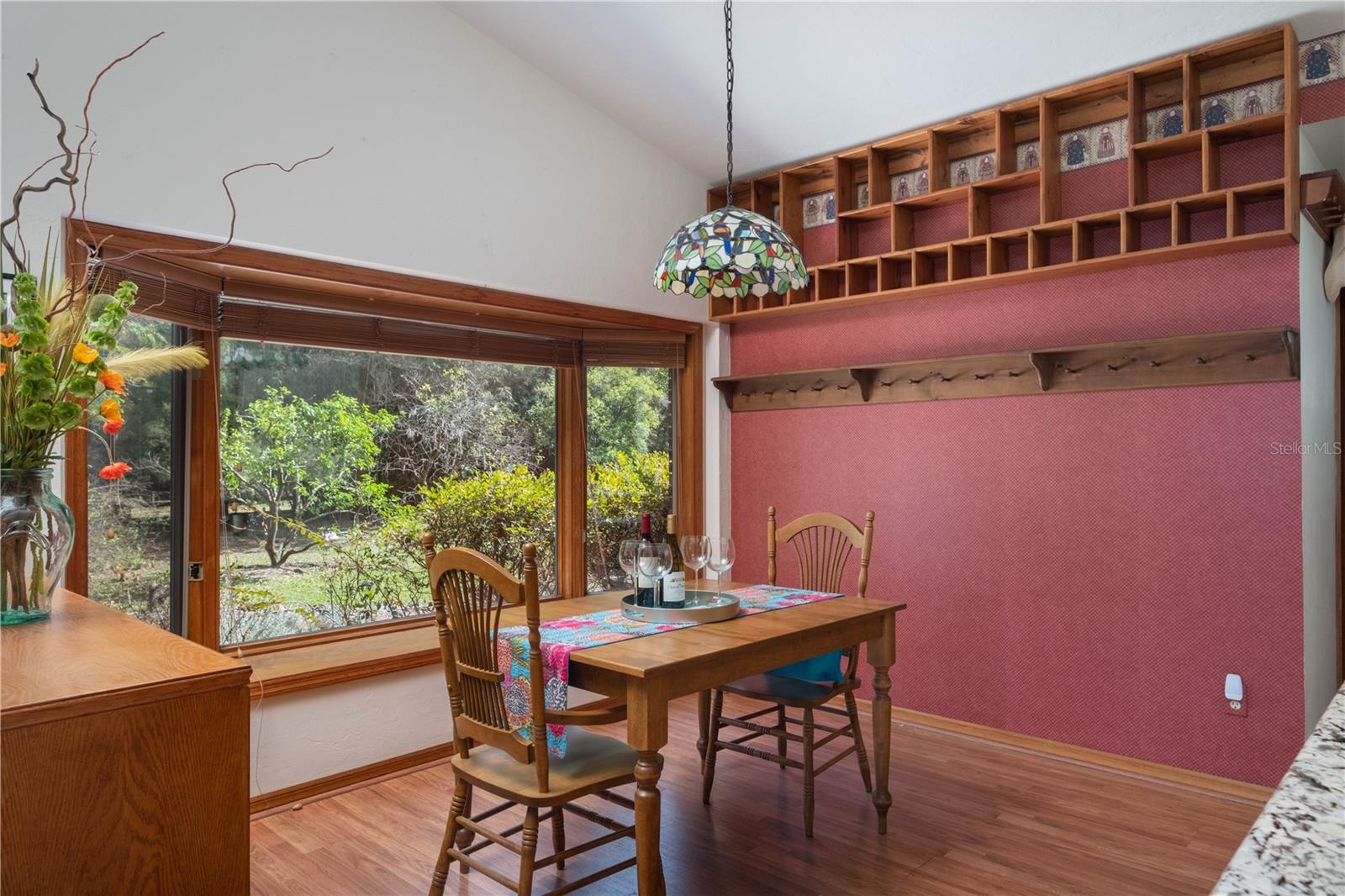 Breafast nook off kitchen w BAy window