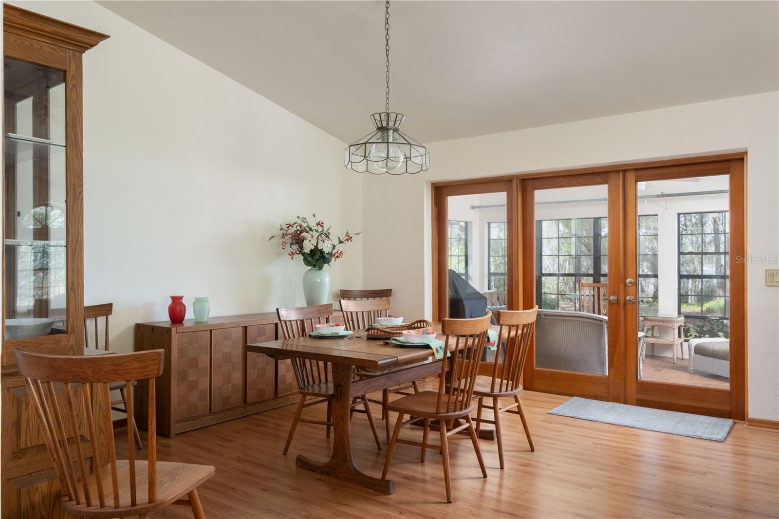Dining room w view to Lake
