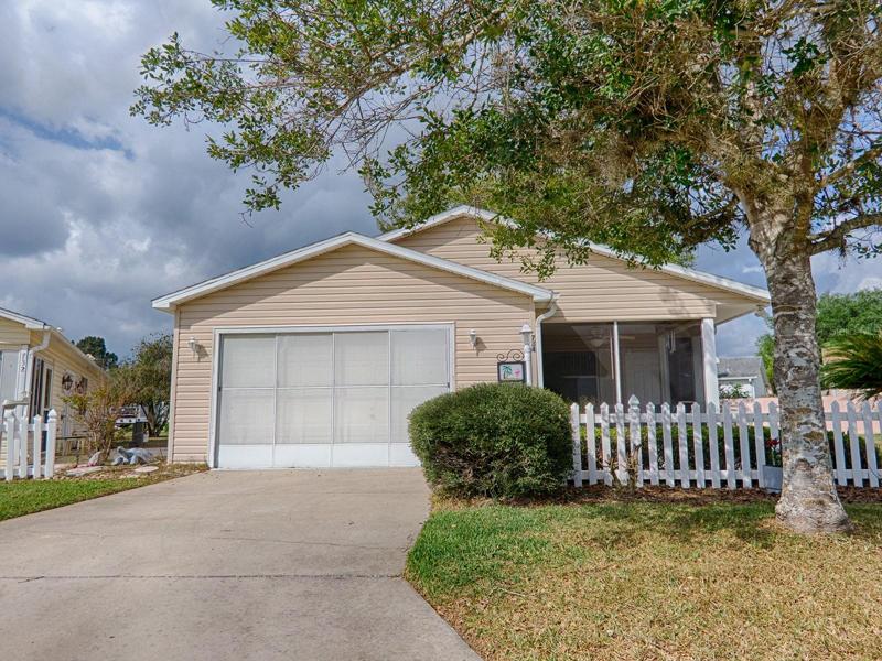 ADORABLE 2/2 "COLONY" PATIO VILLA IN THE VILLAGE OF DE LA VISTA.