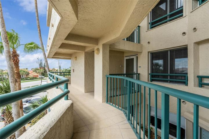 Entrance coming from elevators.
