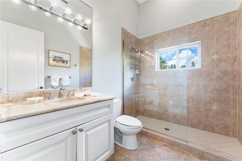 5th bedroom bathroom