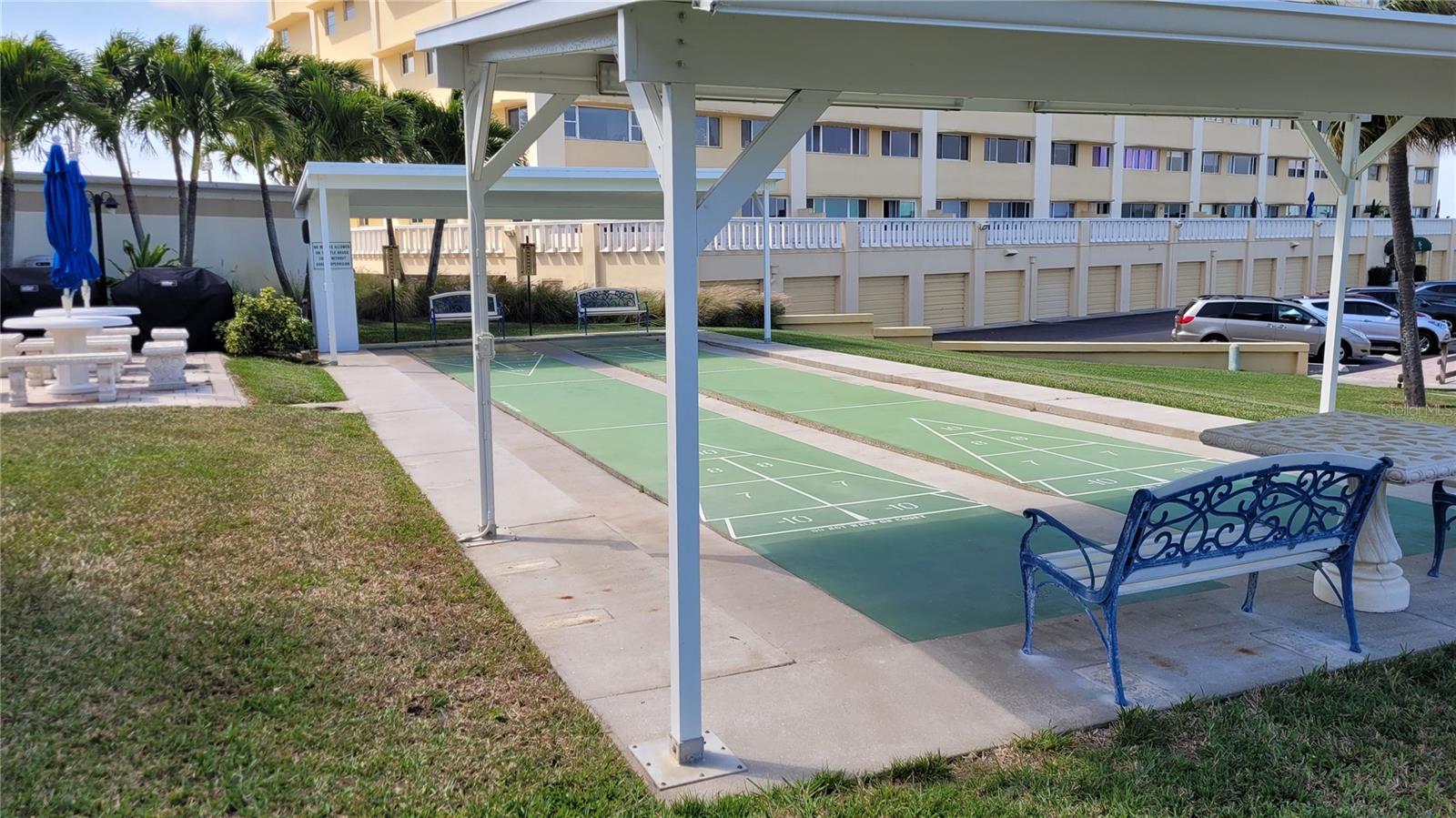 Shuffleboard court