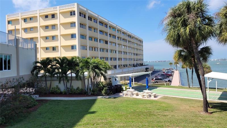 Harbour Club Condo Building C(3)
