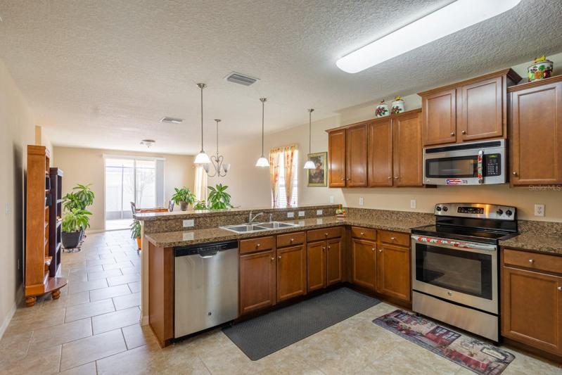 WONDERFUL WELL MAINTAINED KITCHEN