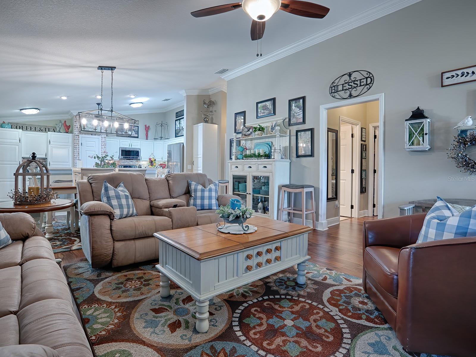 OPEN FLOORPLAN