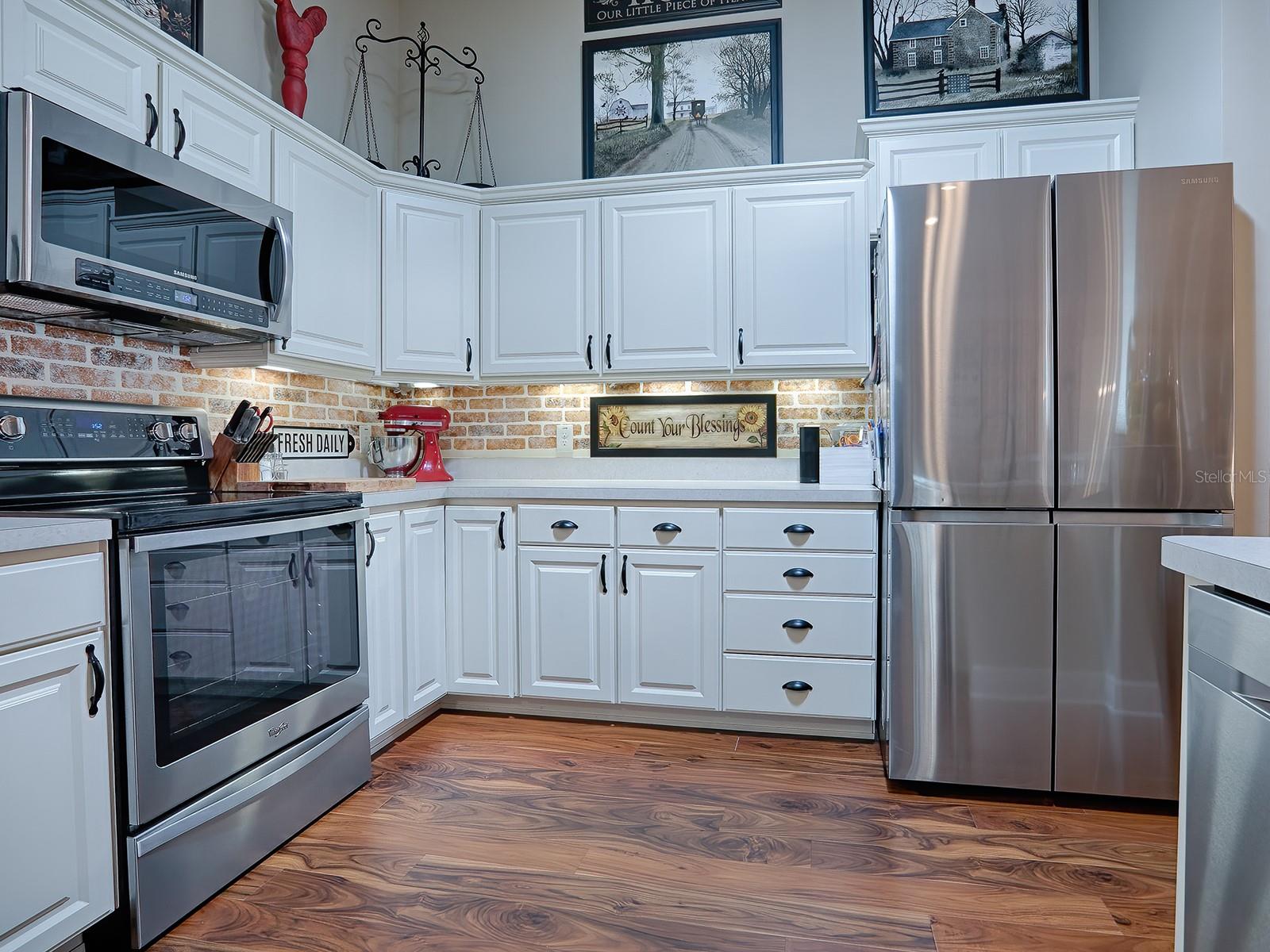 JUST STUNNING KITCHEN